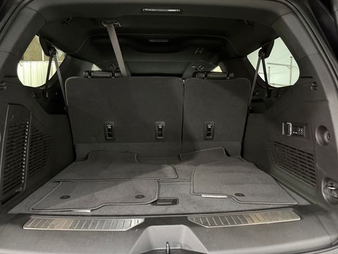 Used 2026 Chevrolet Suburban RST w/ RST Capability Package AWD/4WD image 29