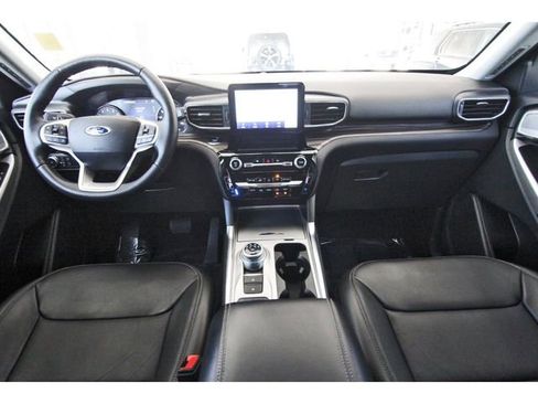 Used 2022 Ford Explorer Limited w/ Equipment Group 301A RWD image 8