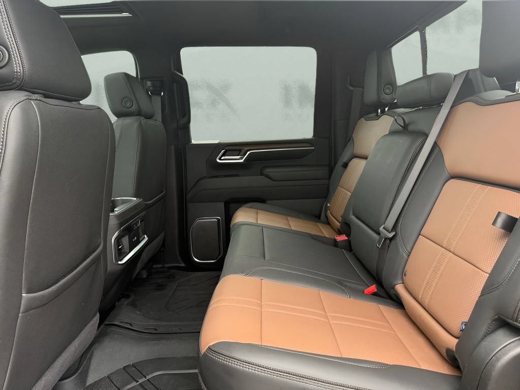 Used 2025 Chevrolet Silverado 2500 High Country w/ High Country Premium Package AWD/4WD image 27