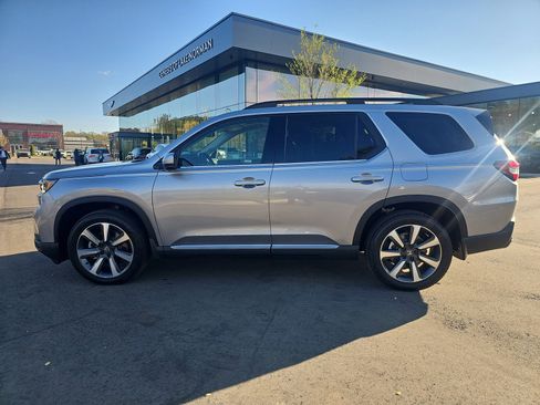 Used 2025 Honda Pilot Elite image 7