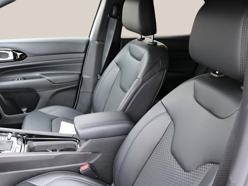 New 2026 Jeep Compass Latitude AWD/4WD image 11