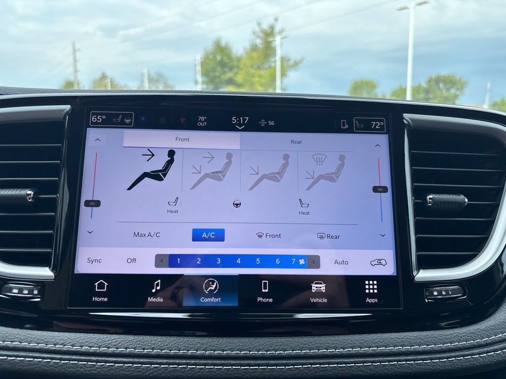 New 2027 Chrysler Pacifica Select FWD image 3