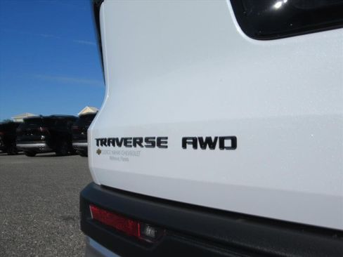 New 2026 Chevrolet Traverse Z71 w/ Enhanced Driving Package image 8