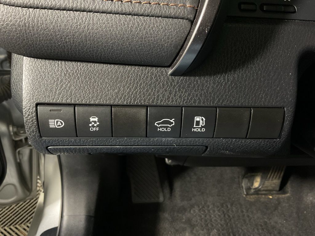 Used 2020 Toyota Camry LE FWD image 27