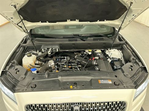 Used 2022 Lincoln Nautilus Reserve w/ Equipment Group 202A image 25