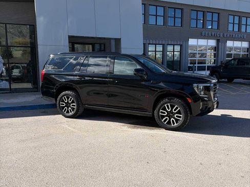 Used 2024 GMC Yukon AT4 w/ Technology Package image 3