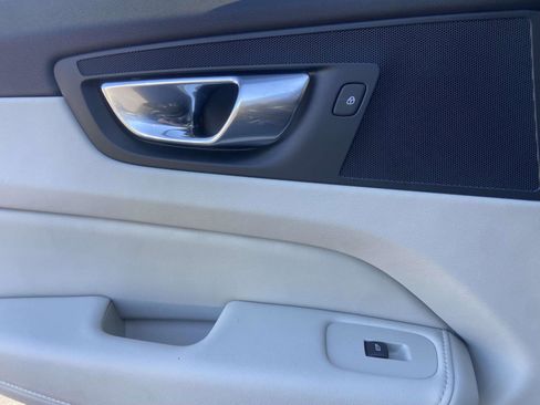 Certified 2023 Volvo XC60 B5 Ultimate w/ Protection Package Premier image 16