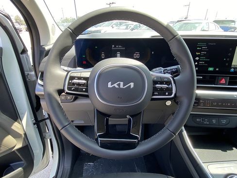 New 2026 Kia Carnival LXS FWD image 16