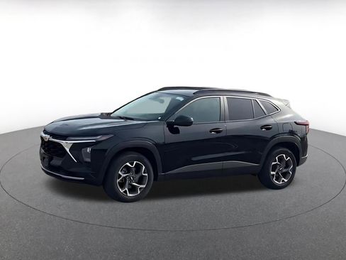 Used 2025 Chevrolet Trax LT image 8