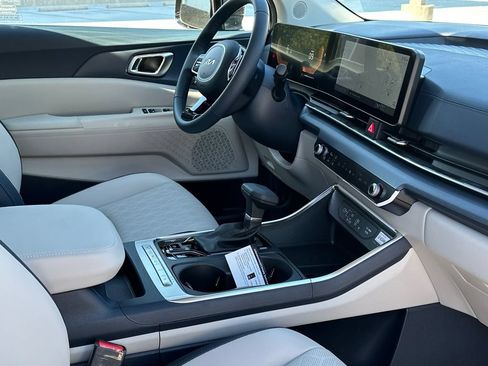 New 2026 Kia Carnival EX FWD image 13