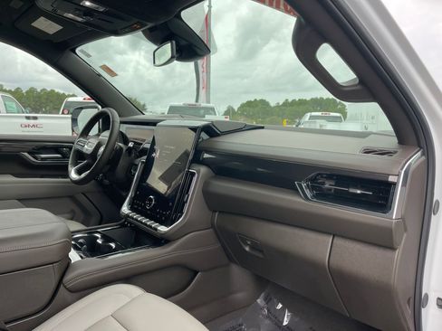 Used 2025 GMC Yukon Elevation image 31