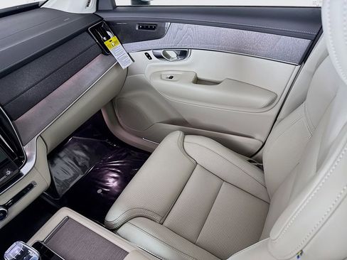 New 2026 Volvo XC90 T8 Ultra w/ Protection Package Premier image 25