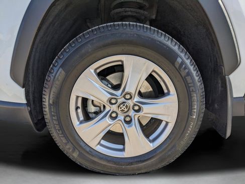 Used 2022 Toyota RAV4 XLE image 41