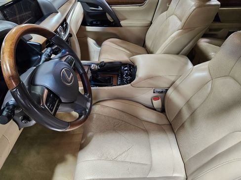 Used 2021 Lexus LX 570 4WD w/ Luxury Package image 29