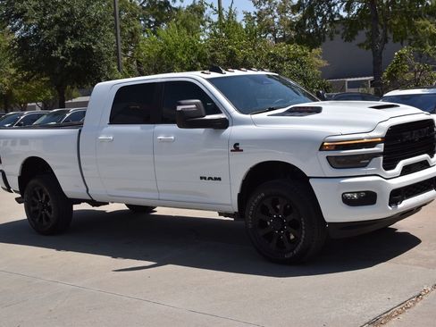 Used 2025 RAM 2500 Laramie w/ Night Edition AWD/4WD image 5