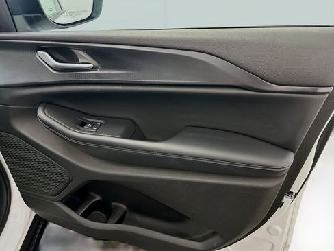 Used 2023 Jeep Grand Cherokee Laredo image 32