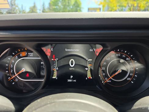 Used 2024 Jeep Wrangler Unlimited Rubicon w/ Technology Group AWD/4WD image 15