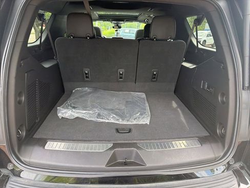 Used 2023 Chevrolet Suburban High Country AWD/4WD image 22