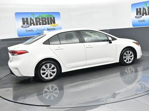 Used 2025 Toyota Corolla LE image 6