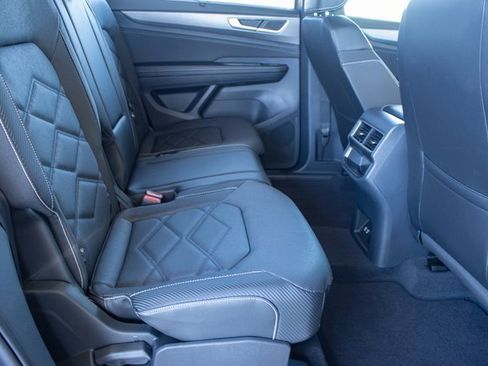 Used 2024 Volkswagen Atlas Cross Sport SE image 29