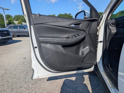 Used 2022 Buick Encore GX Preferred w/ Cold Weather Comfort Package AWD/4WD image 10
