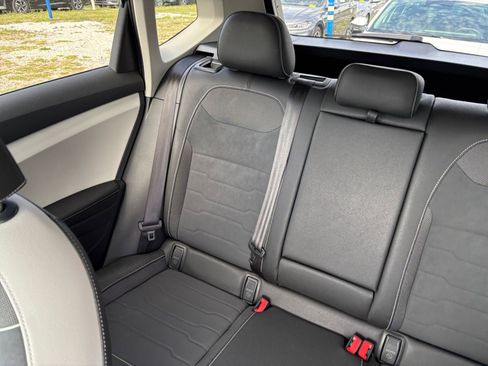 Used 2025 Volkswagen Taos SE FWD image 40