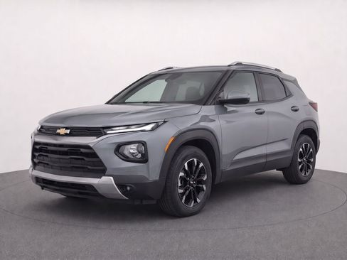 Used 2023 Chevrolet TrailBlazer LT w/ Convenience Package AWD/4WD image 2