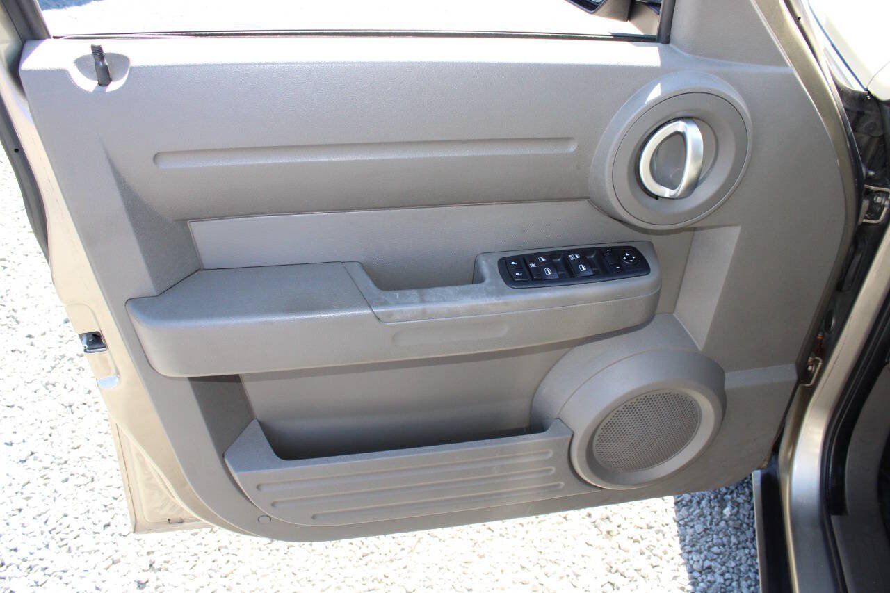 Used 2007 Dodge Nitro SXT AWD/4WD image 19