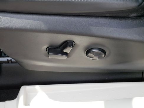 Used 2023 Chrysler Pacifica Touring-L FWD image 20