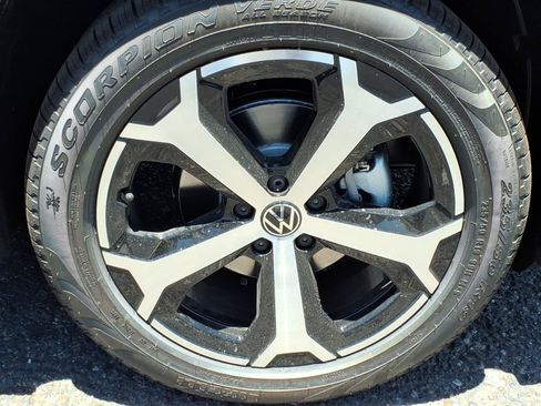 New 2026 Volkswagen Tiguan SE FWD image 9