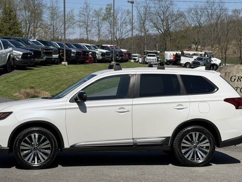 Used 2020 Mitsubishi Outlander ES image 2