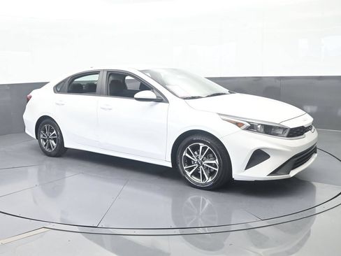 Used 2023 Kia Forte LXS FWD image 8