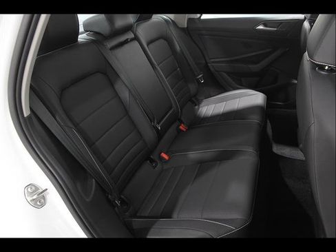 Used 2024 Volkswagen Jetta SE FWD image 16