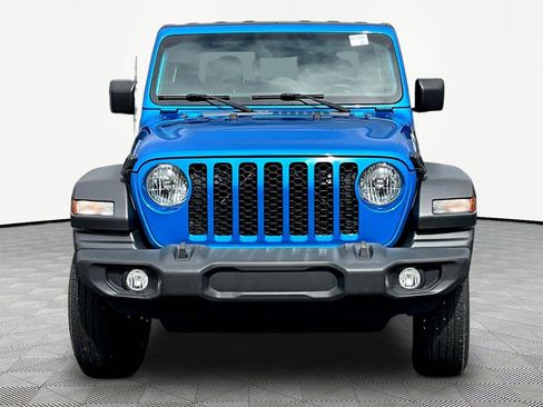 Used 2022 Jeep Gladiator Sport AWD/4WD image 2
