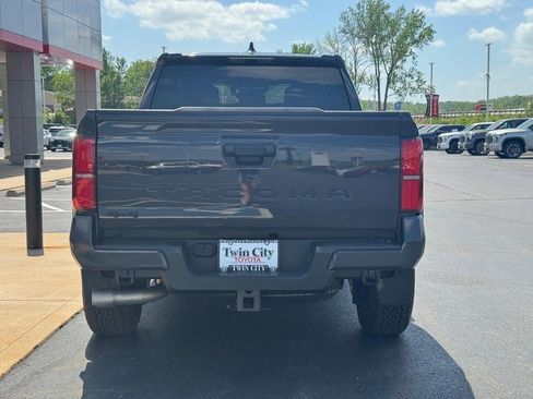 Certified 2024 Toyota Tacoma TRD Off-Road AWD/4WD image 5