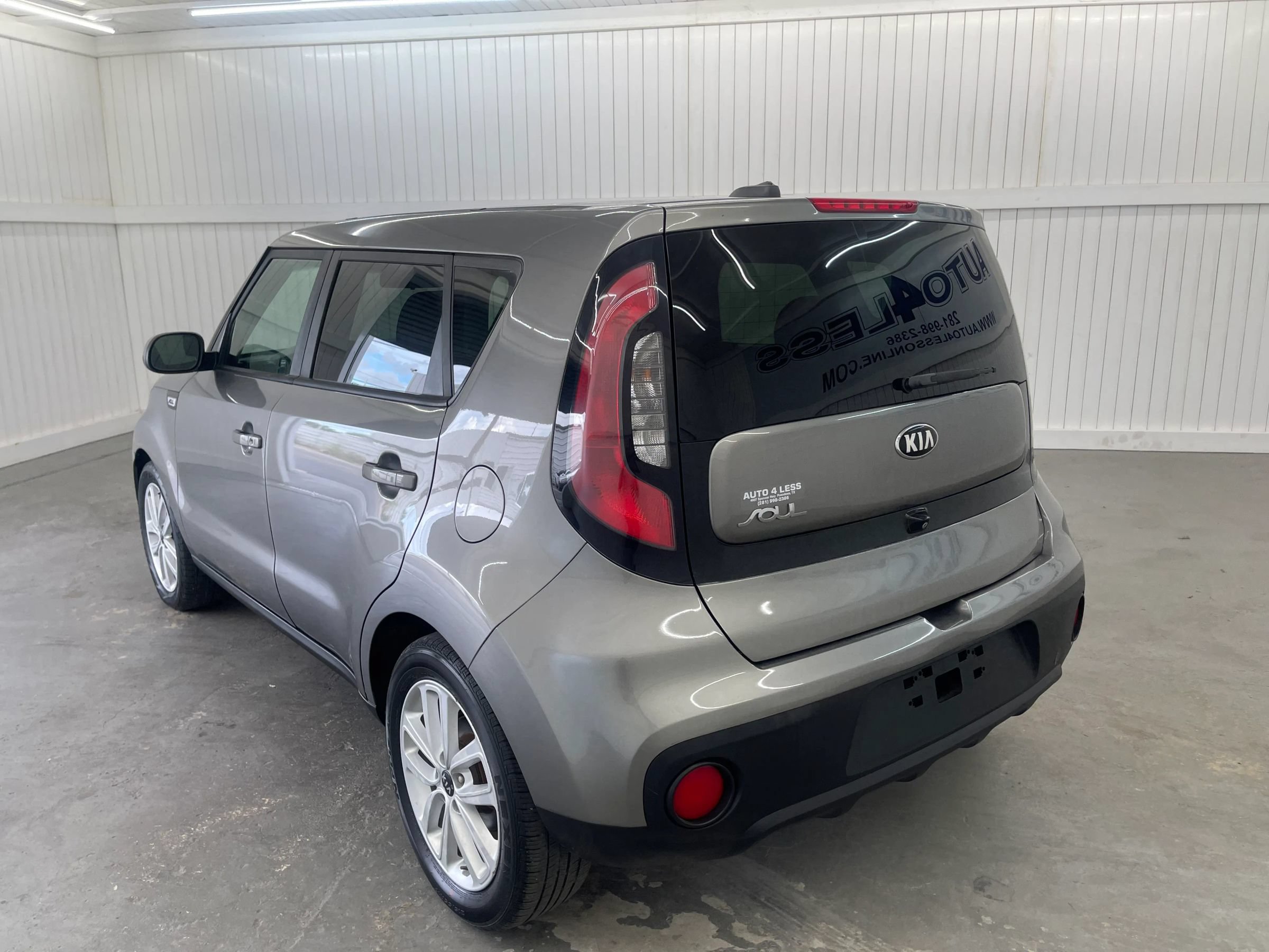 Used 2017 Kia Soul + FWD image 7