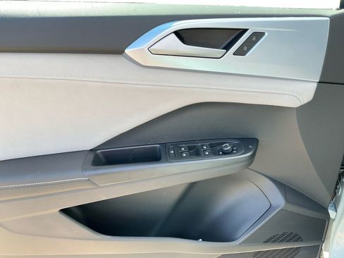New 2025 Volkswagen Taos SE image 21