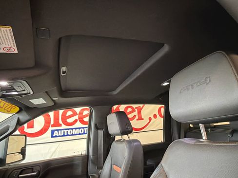 Used 2022 GMC Sierra 2500 AT4 w/ AT4 Premium Plus Package image 17