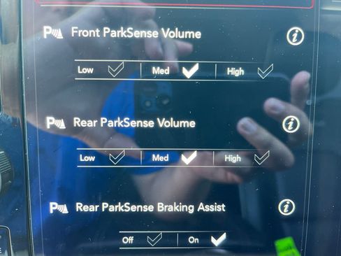 Used 2021 RAM 1500 Laramie AWD/4WD image 38