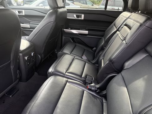 Used 2023 Ford Explorer Limited image 12