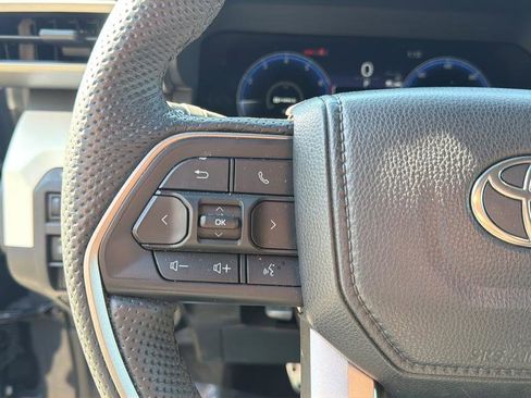 Used 2024 Toyota Tacoma TRD Sport w/ TRD Sport Upgrade Package image 20