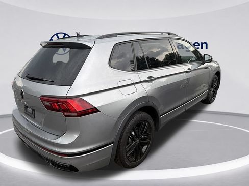 Used 2022 Volkswagen Tiguan SE R-Line FWD image 4