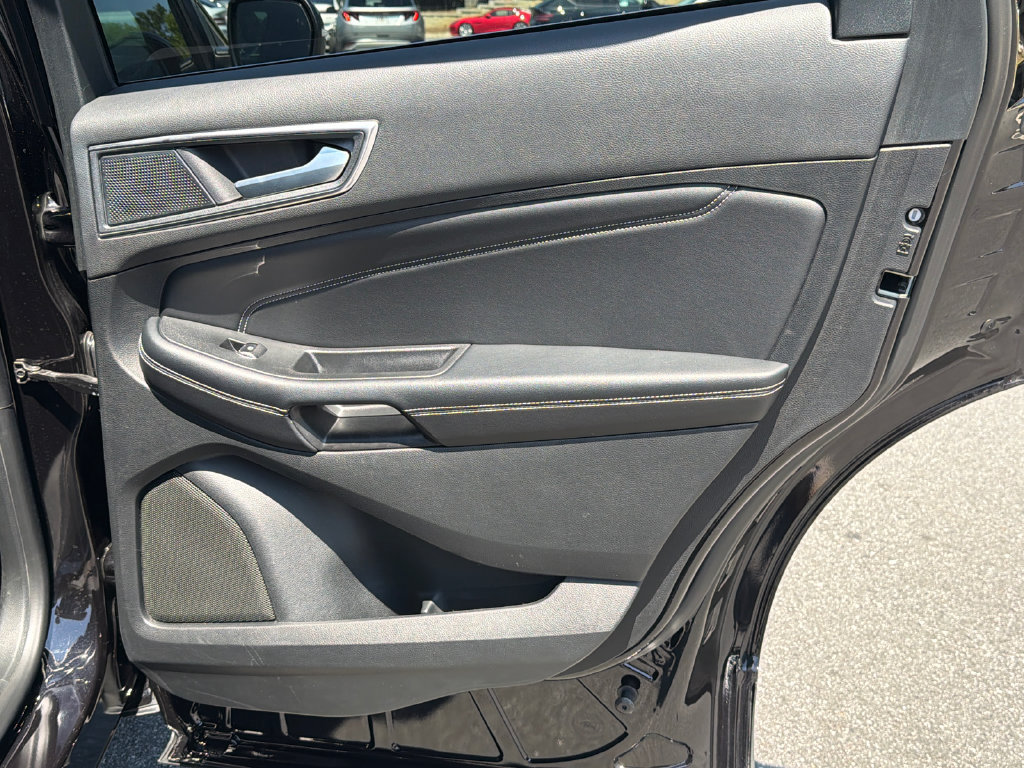 Used 2024 Ford Edge Titanium AWD/4WD image 18