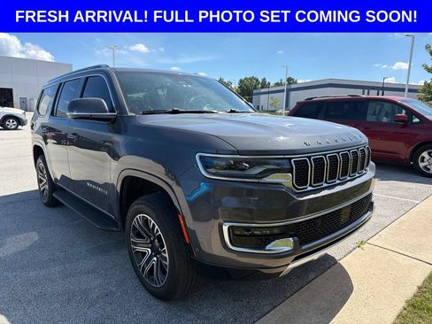 Used 2022 Jeep Wagoneer Series III AWD/4WD image 2