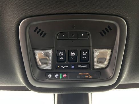 Used 2023 Chevrolet Traverse Premier AWD/4WD image 26