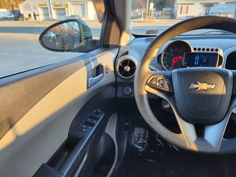 Used 2014 Chevrolet Sonic LT image 31