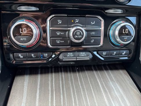 Used 2023 GMC Yukon XL Denali w/ Denali Reserve Package AWD/4WD image 19