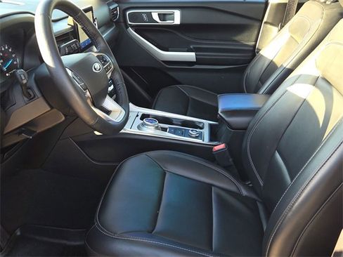 Certified 2022 Ford Explorer XLT w/ Equipment Group 202A image 18