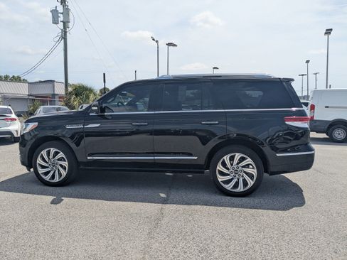 Used 2023 Lincoln Navigator Reserve AWD/4WD image 7