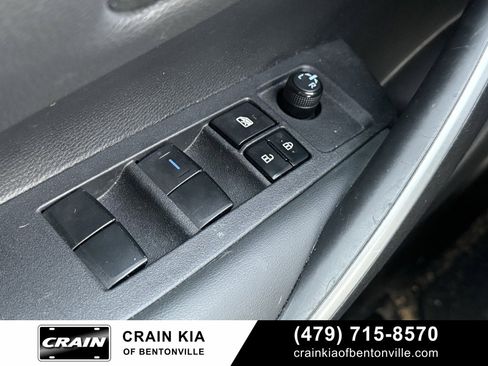 Used 2022 Toyota Corolla SE w/ Carpet Mat Package (TMS) image 10